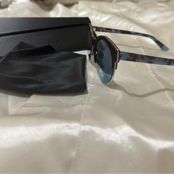 Dior Sunglasses. - Picture 2 of 7